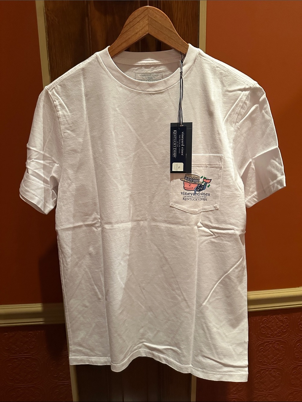 Vineyard Vines White Pocket T-Shirt Kentucky Derby  Winner Whale Tee, new/tag